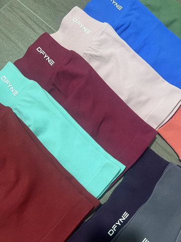 Impact Shorts with Logo 4.5'' Low Waist Seamless Yoga Shorts Scrunch Bum Gym Shorts Workout Biker Short Stretch Fitness Short