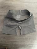 Impact Shorts with Logo 4.5'' Low Waist Seamless Yoga Shorts Scrunch Bum Gym Shorts Workout Biker Short Stretch Fitness Short
