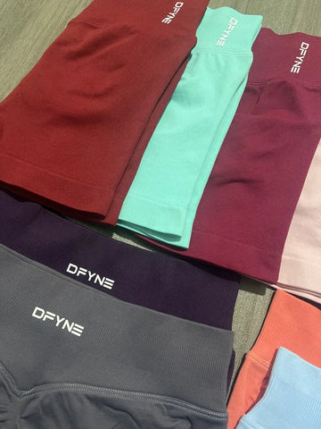 Impact Shorts with Logo 4.5'' Low Waist Seamless Yoga Shorts Scrunch Bum Gym Shorts Workout Biker Short Stretch Fitness Short